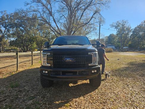 Used 2019 Ford F250 XLT image 2