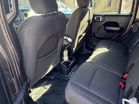 Used 2019 Jeep Wrangler Unlimited Sport S AWD/4WD image 10