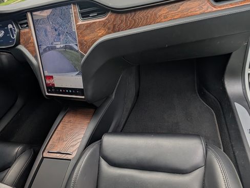 Used 2020 Tesla Model S Long Range Plus image 17