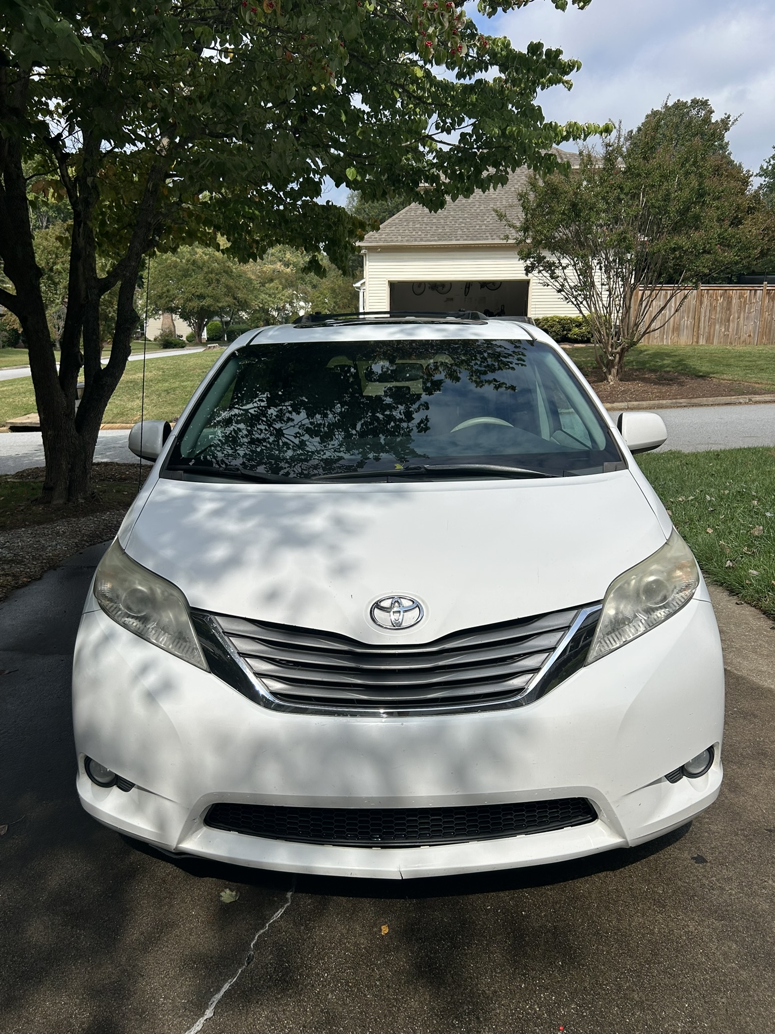Used 2011 Toyota Sienna XLE FWD image 4