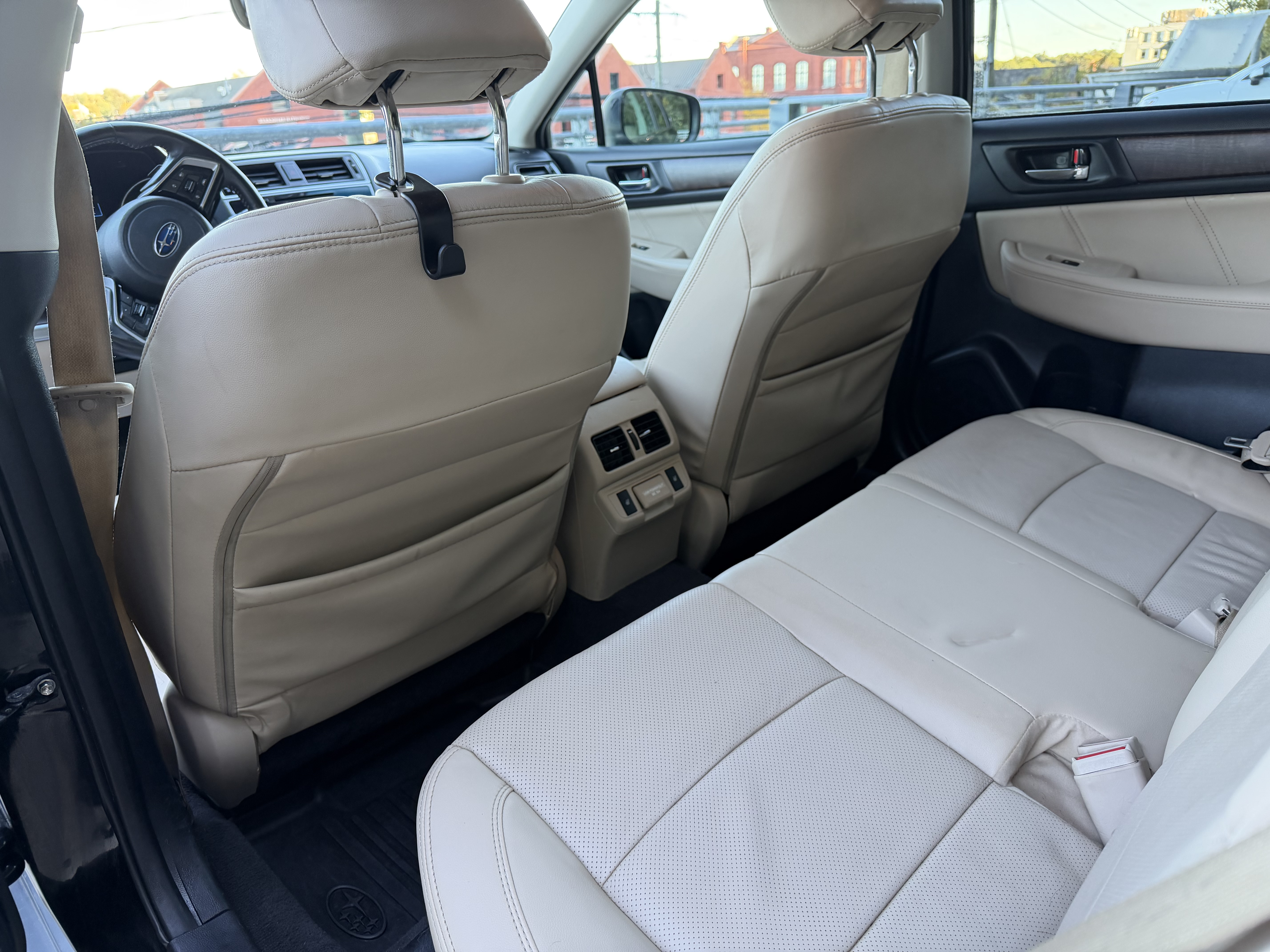 Used 2018 Subaru Outback 3.6R Limited AWD/4WD image 22