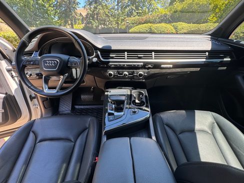 Used 2018 Audi Q7 3.0T Premium Plus w/ Premium Plus Package AWD/4WD image 9