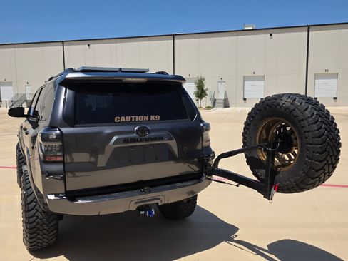 Used 2019 Toyota 4Runner SR5 AWD/4WD image 8