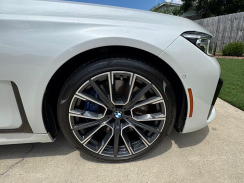 Used 2022 BMW 740i w/ M Sport Package RWD image 8