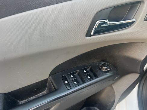 Used 2015 Chevrolet Sonic LT image 9