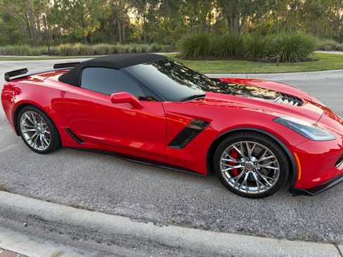 Used 2015 Chevrolet Corvette Z06 w/ 3LZ Preferred Equipment Group RWD image 1