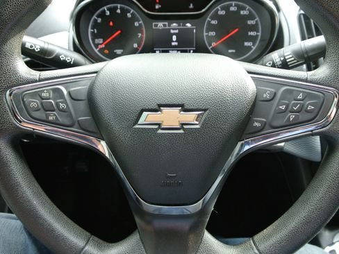 Used 2019 Chevrolet Cruze LT image 22