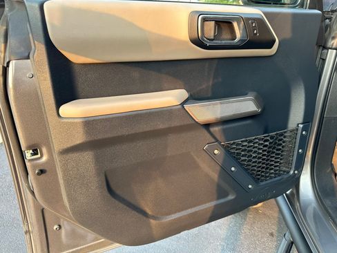 Used 2023 Ford Bronco Wildtrak image 11