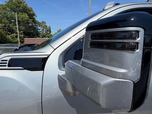 Used 2025 GMC Sierra 3500 Denali w/ Technology Package AWD/4WD image 10