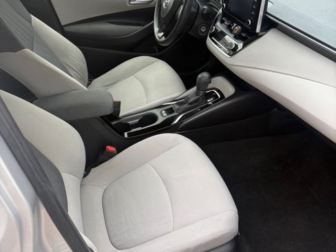 Used 2021 Toyota Corolla LE image 9