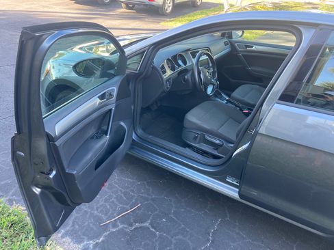 Used 2016 Volkswagen Golf S image 12