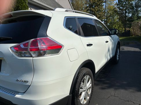 Used 2016 Nissan Rogue SV w/ SV Premium Package image 10