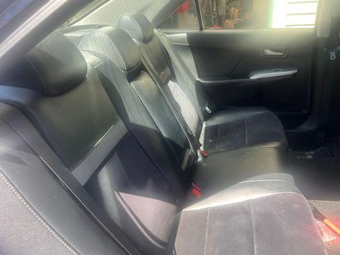 Used 2012 Toyota Camry SE w/ Leather Pkg FWD image 8