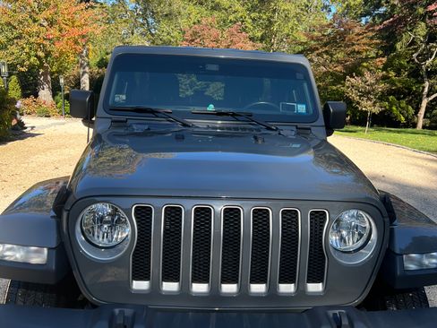 Used 2021 Jeep Wrangler Unlimited Sahara w/ Uconnect 4C Nav & Sound Group image 2
