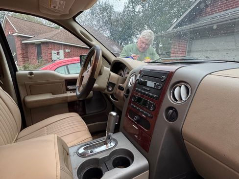 Used 2006 Ford F150 Lariat image 5