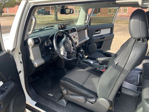 Used 2012 Toyota FJ Cruiser Sport Utility 2D w/ Upgrade Pkg image 27