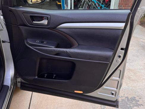 Used 2015 Toyota Highlander XLE FWD image 20