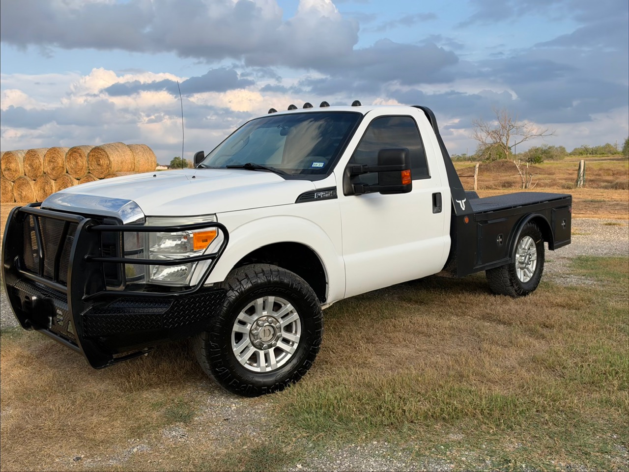 Used 2016 Ford F250 XL w/ XL Appearance Package AWD/4WD image 2