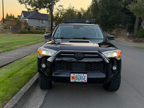 Used 2021 Toyota 4Runner Venture w/ Moonroof Package AWD/4WD image 6