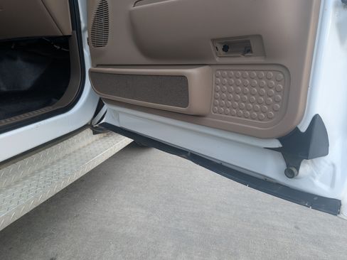 Used 1999 Ford F350 2WD SuperCab DRW Super Duty image 11