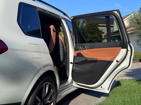 Used 2021 BMW X7 M50i image 18