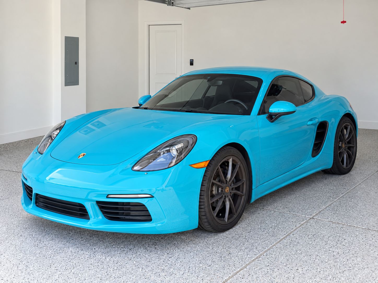 Used 2019 Porsche 718 Cayman RWD image 1
