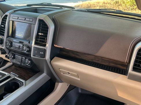 Used 2020 Ford F150 Lariat image 14