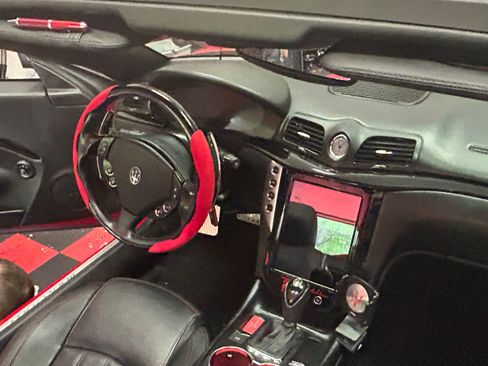 Used 2011 Maserati GranTurismo Convertible image 29