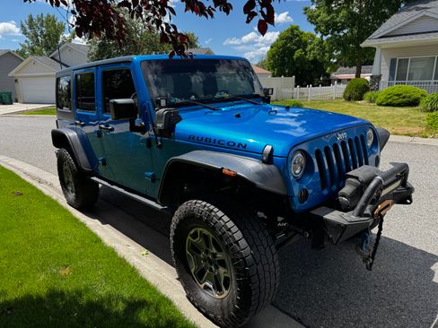 Used 2015 Jeep Wrangler Unlimited Rubicon w/ Connectivity Group AWD/4WD image 2