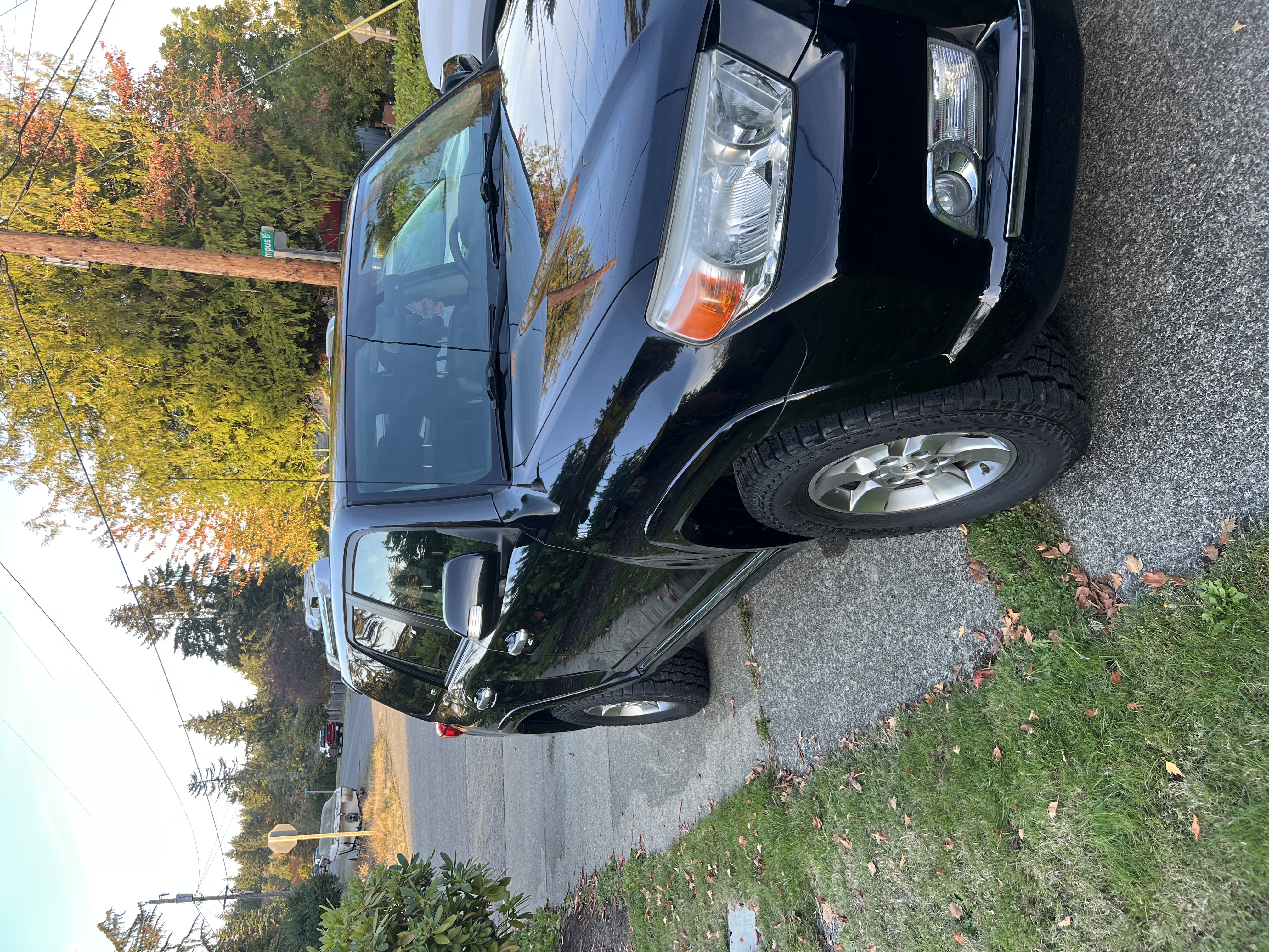 Used 2013 Toyota 4Runner SR5 w/ Convenience Pkg AWD/4WD image 2