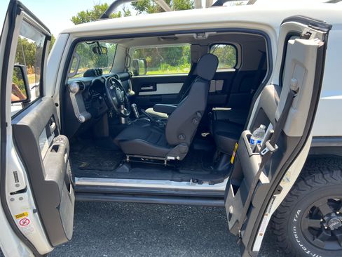 Used 2008 Toyota FJ Cruiser 4WD image 9