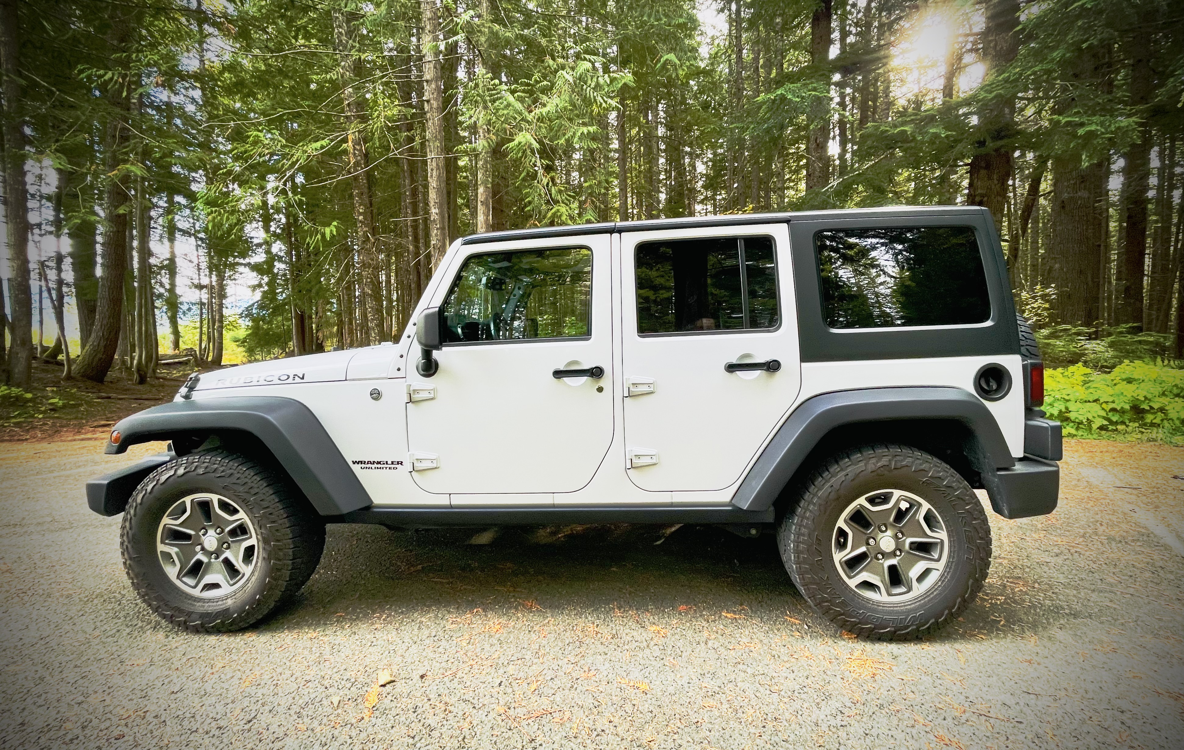 Used 2014 Jeep Wrangler Unlimited Rubicon w/ Connectivity Group AWD/4WD image 1