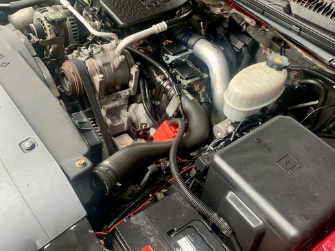 Used 2006 Chevrolet Silverado 2500 LT w/ Heavy-Duty Power Package image 16