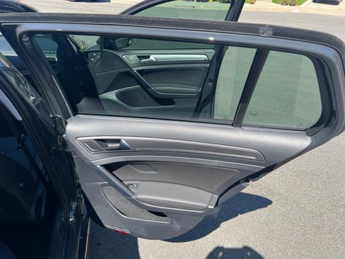 Used 2019 Volkswagen e-Golf SEL Premium image 25