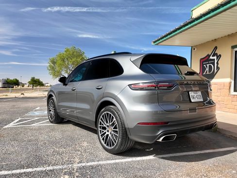 Used 2022 Porsche Cayenne AWD/4WD image 4