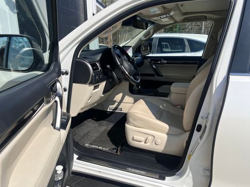 Used 2022 Lexus GX 460 Luxury w/ Accessory Package image 10