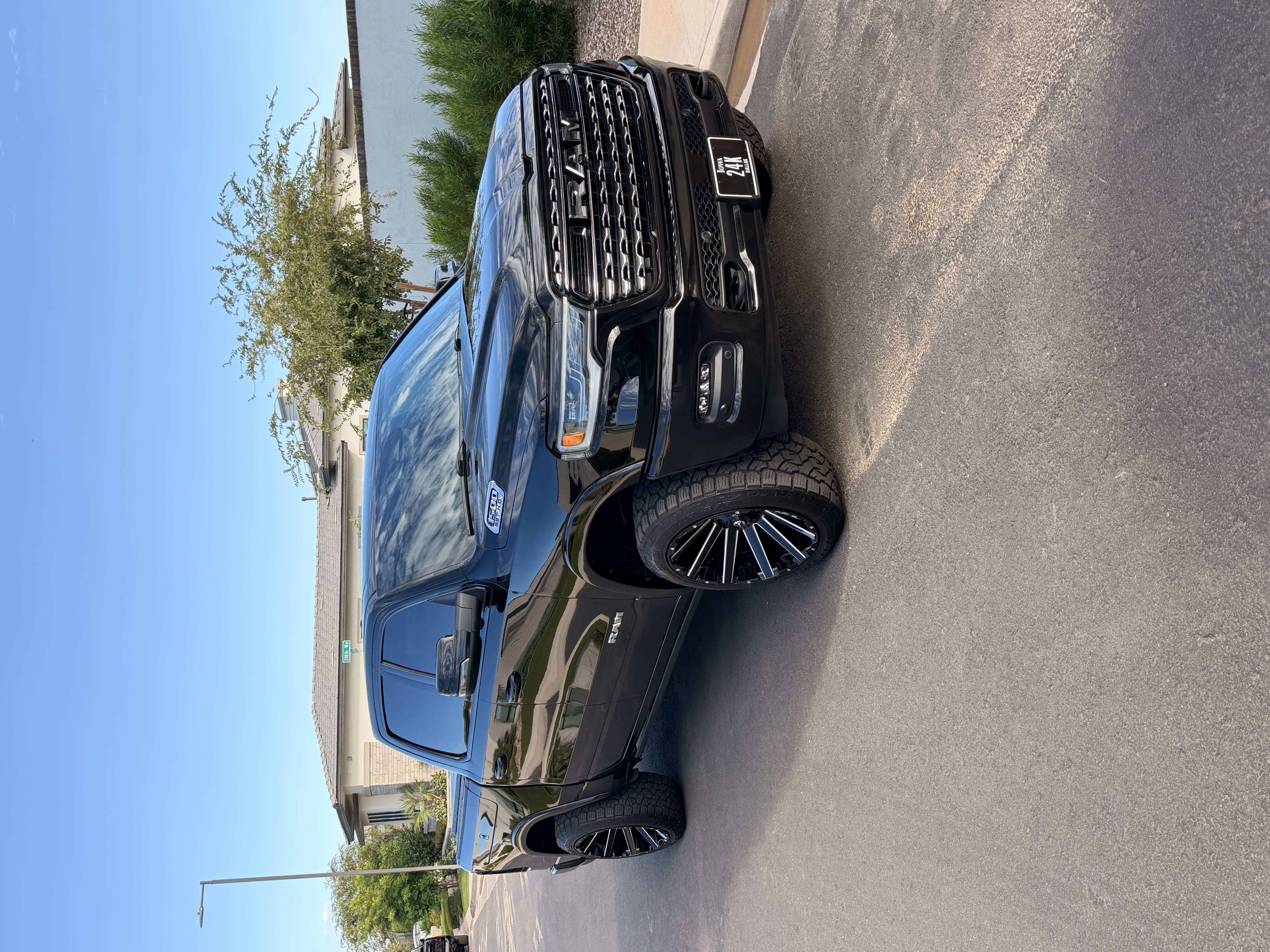 Used 2025 RAM 1500 Limited w/ Trailer Tow Group AWD/4WD image 1