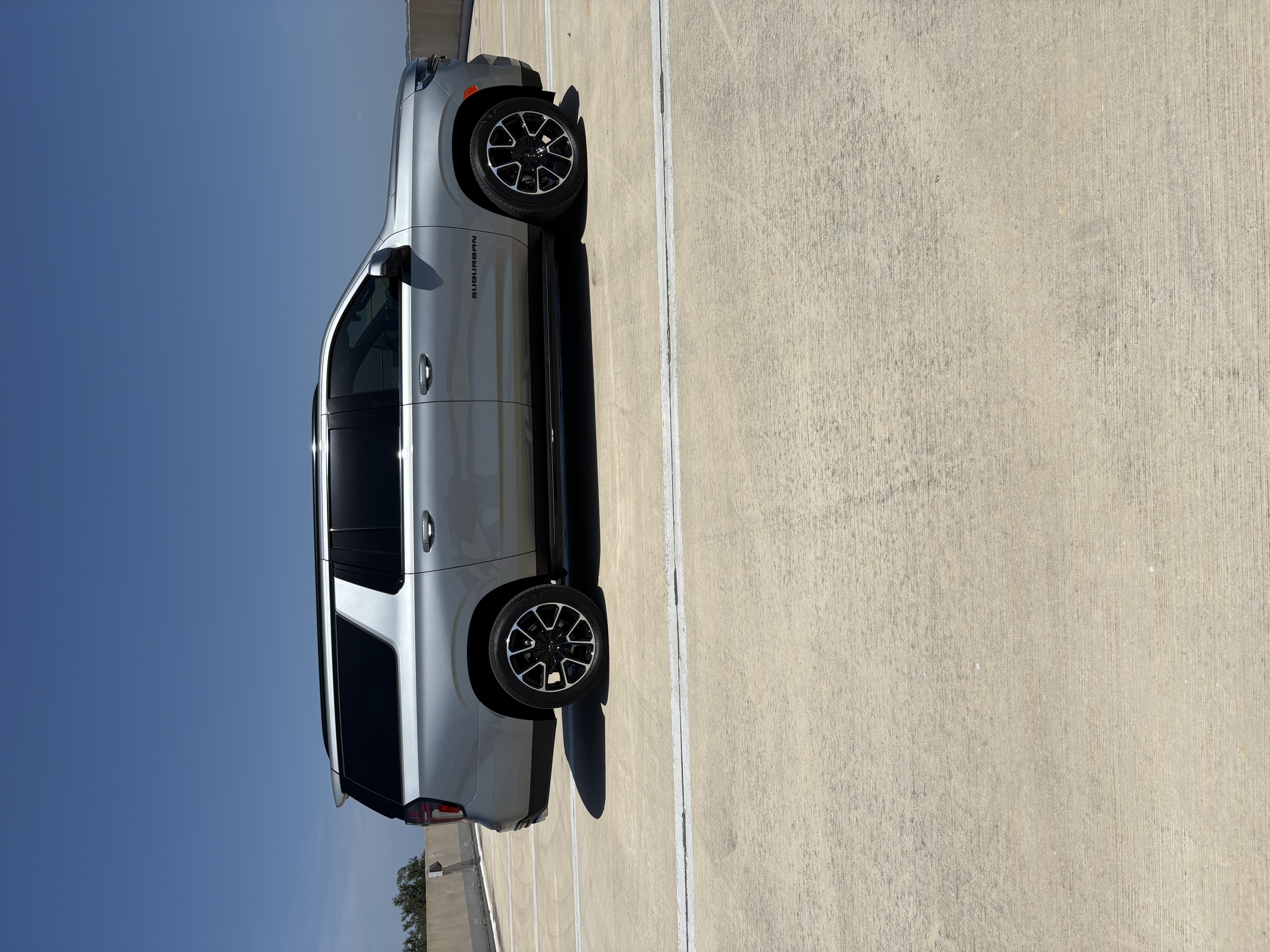 Used 2023 Chevrolet Suburban RST w/ Sport Performance Package AWD/4WD image 4