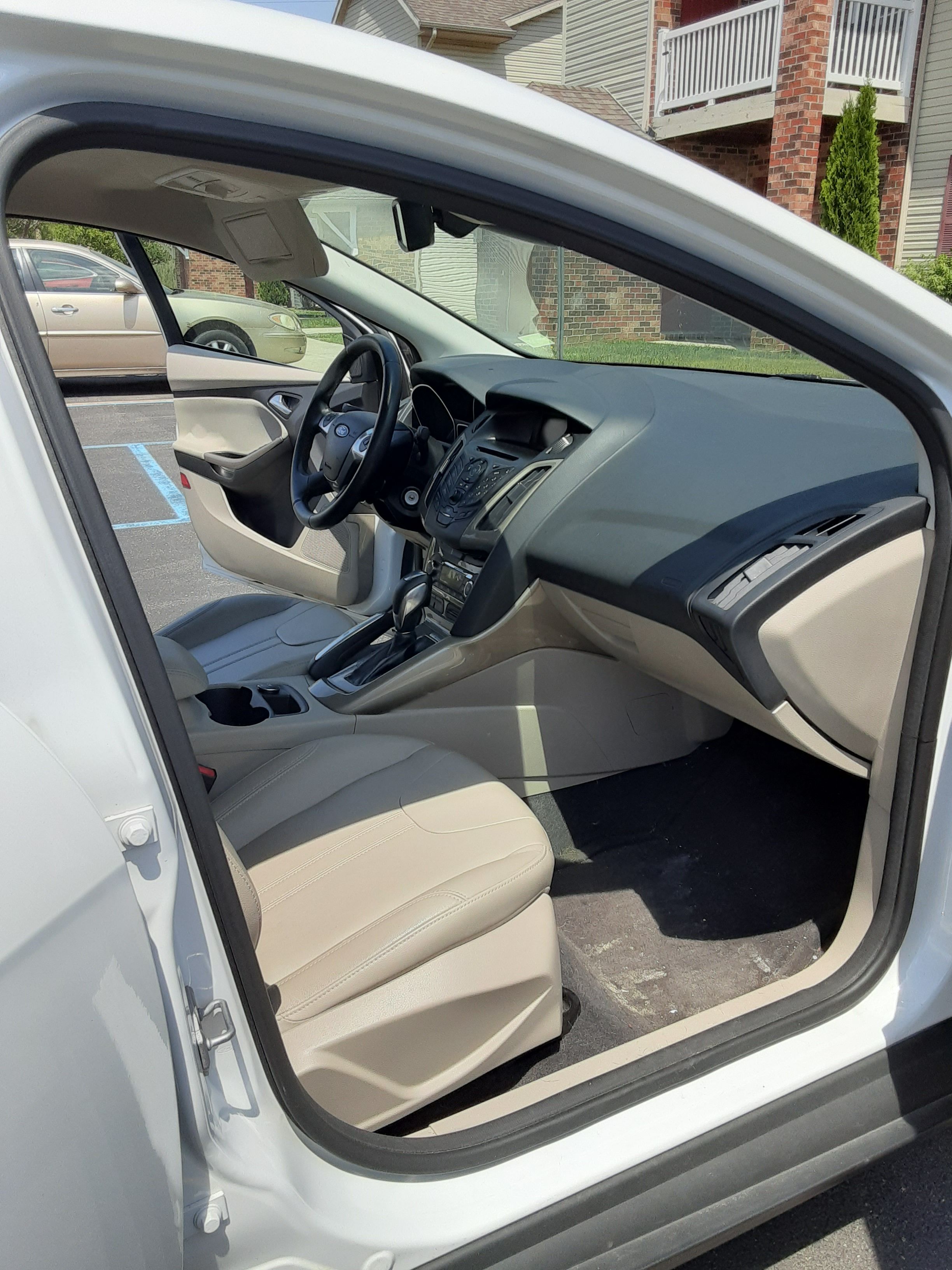 Used 2012 Ford Focus SEL FWD image 6