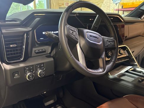 Used 2024 GMC Sierra 2500 Denali Ultimate image 11