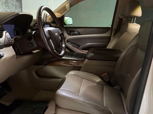 Used 2019 Chevrolet Suburban Premier RWD image 15