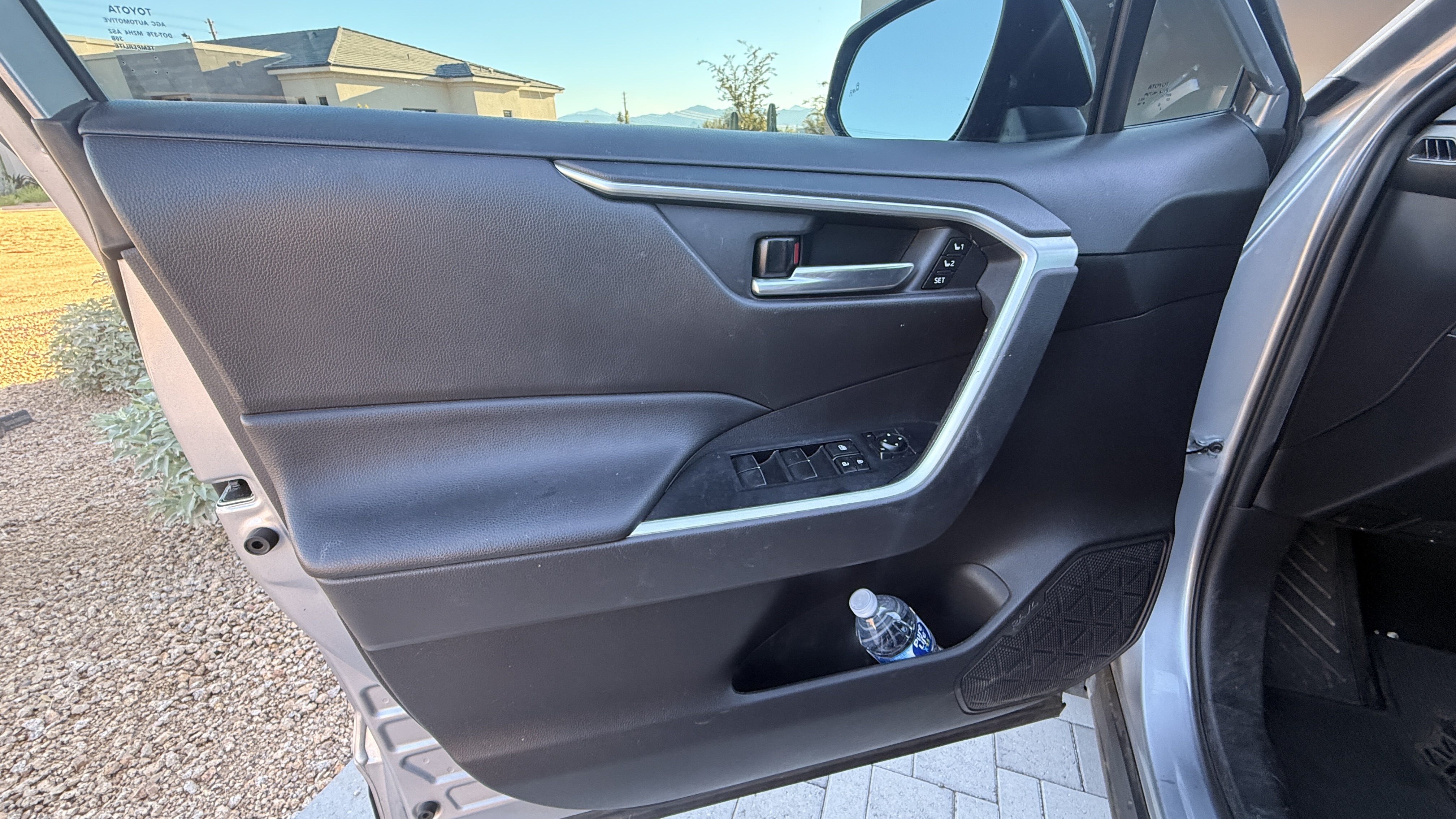 Used 2021 Toyota RAV4 XLE Premium FWD image 10