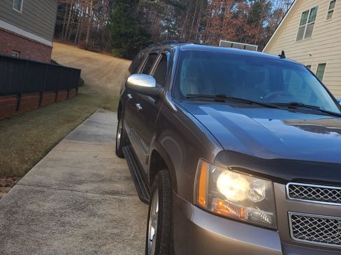 Used 2012 Chevrolet Suburban LTZ image 4