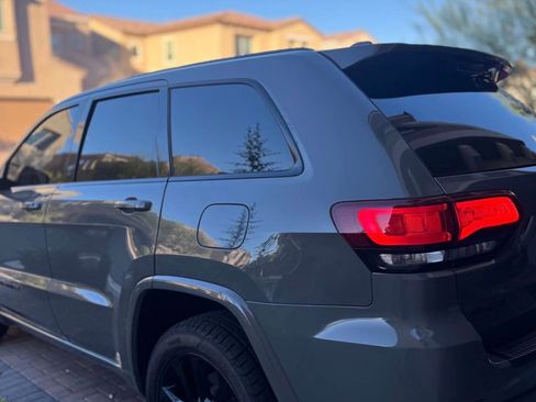 Used 2020 Jeep Grand Cherokee Altitude image 2