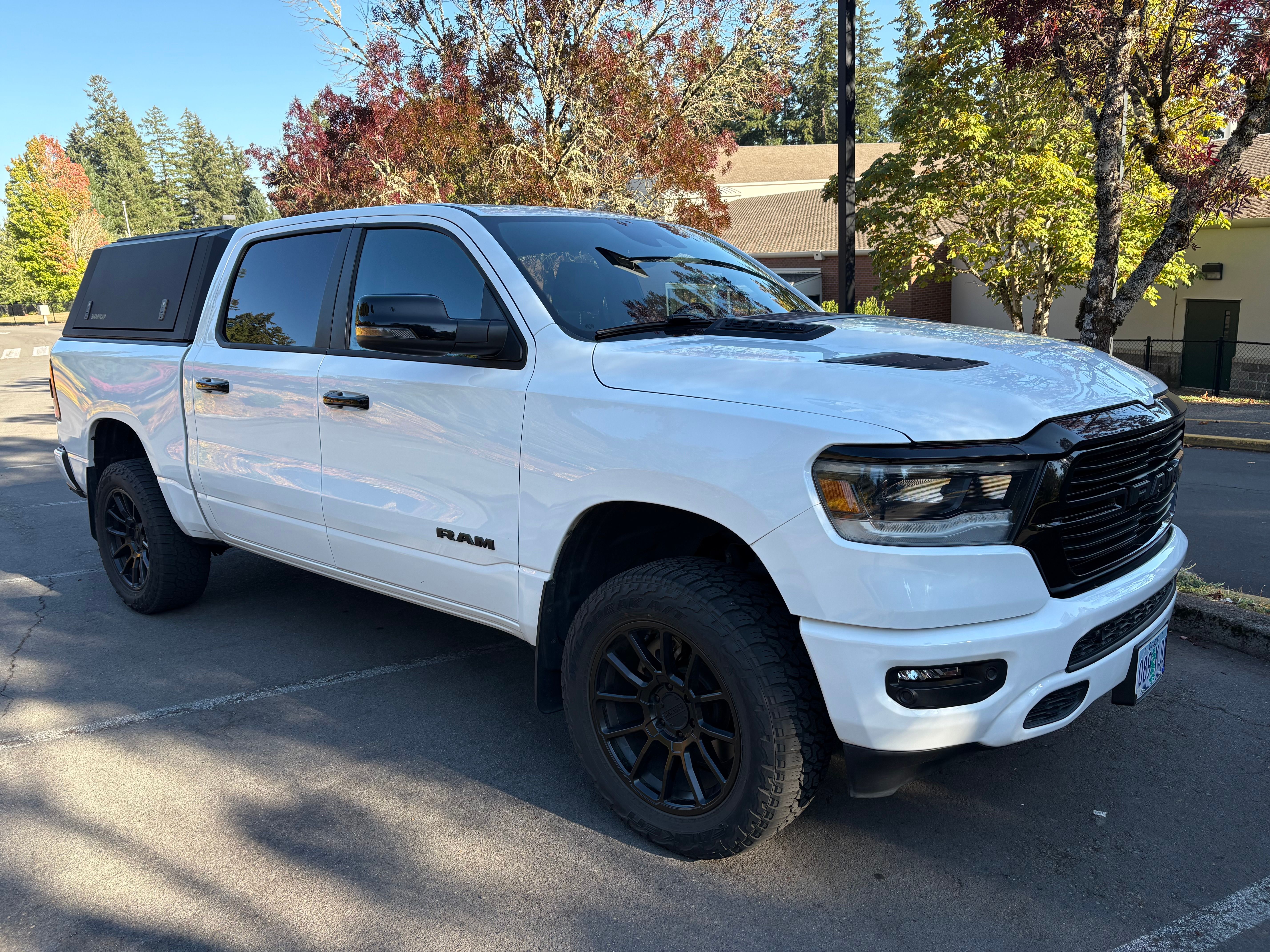 Used 2023 RAM 1500 Laramie AWD/4WD image 1