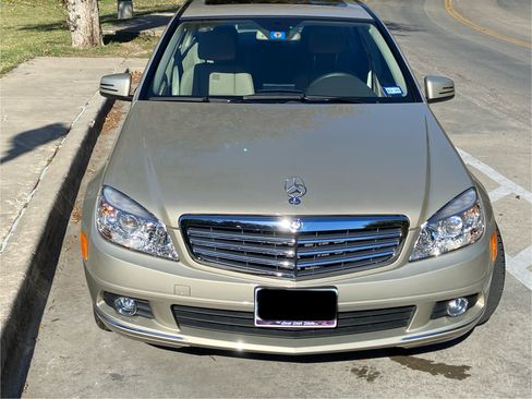 Used 2010 Mercedes-Benz C 300 Sedan image 4