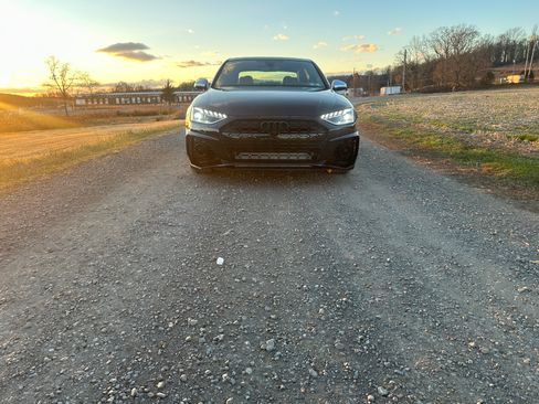 Used 2021 Audi S4 Premium Plus w/ Premium Plus Package image 2