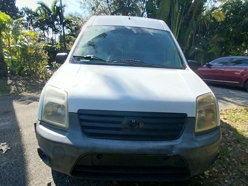 Used 2010 Ford Transit Connect XL image 2