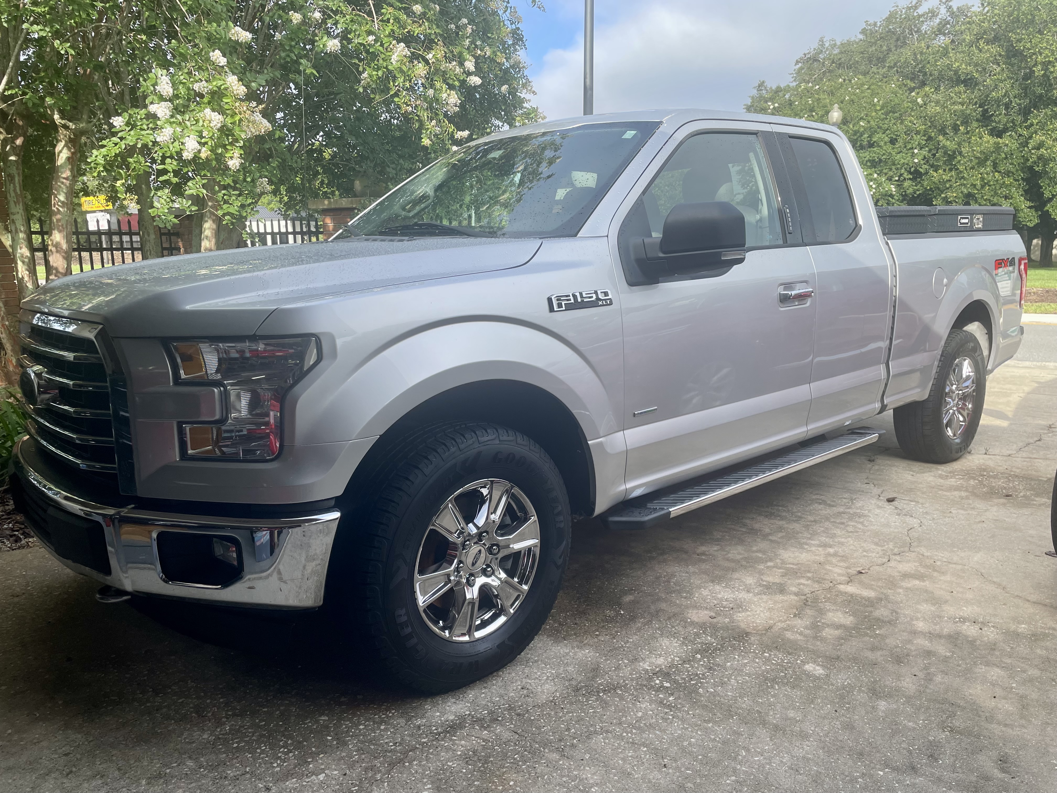 Used 2016 Ford F150 XLT w/ Equipment Group 301A Mid AWD/4WD image 4