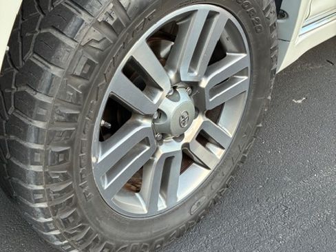 Used 2010 Toyota 4Runner Limited AWD/4WD image 13